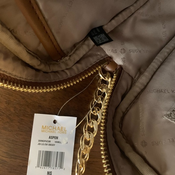 Aspen ♥️ new MK large Crossbody - Picture 4 of 8